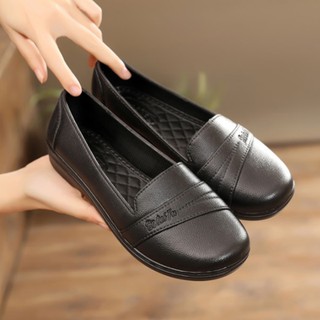 ภาพหน้าปกสินค้า𝑳𝒂𝒆𝒊 𝒃𝒂𝒈&𝒔𝒉𝒐𝒆𝒔👠 รองเท้าคัชชูหัวมน พื้นลายตาราง สีดำล้วน ยางนิ่ม ซึ่งคุณอาจชอบราคาและรีวิวของสินค้านี้