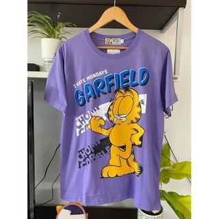 เสื้อยืดผ้าฝ้ายพิมพ์ลายขายดี เสื้อยืดผ้าฝ้ายเสื้อยืด Garfield ลิขสิทธิ์แท้ 100%L XL  XXL 3XL