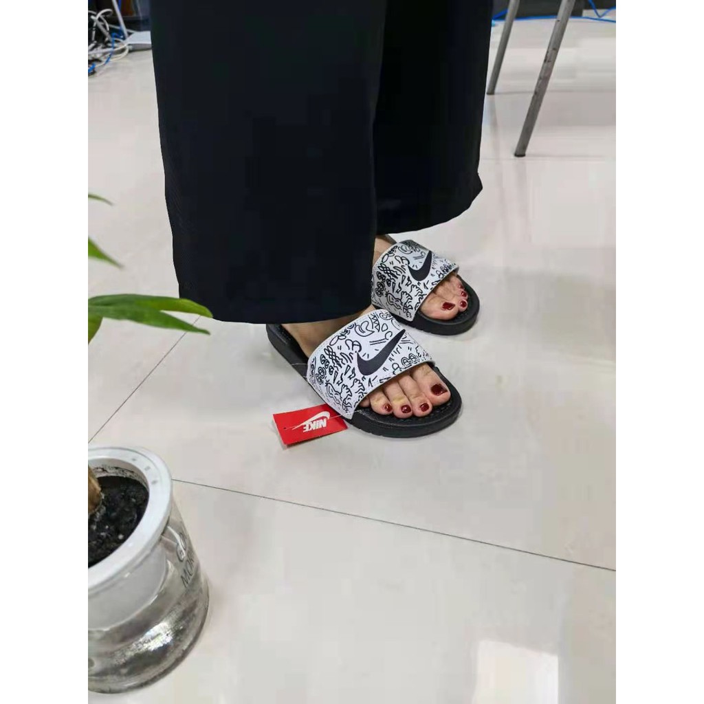 ภาพสินค้าNike ไนกี้ รองเท้าผู้ชายและผู้หญิง รองเท้าแฟชั่น รองเท้าผ้าใบ รองเท้าแตะ รองเท้าชายหาด B10 จากร้าน piggy8103 บน Shopee ภาพที่ 6