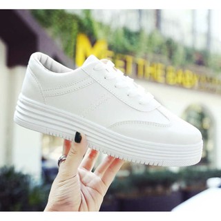 ภาพขนาดย่อของภาพหน้าปกสินค้า𝑳𝒂𝒆𝒊 𝒃𝒂𝒈&𝒔𝒉𝒐𝒆𝒔 รองเท้าผ้าใบขาวล้วนเสริมส้น หนังนิ่ม ทรงน่ารัก แฟชั่นเกาหลี ใส่ได้ทุกแนว เบอร์ 35-40 จากร้าน laeibagshoes บน Shopee ภาพที่ 2