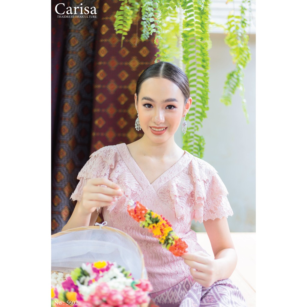 carisa-เสื้อลูกไม้-ชุดไทย-ผ้าลูกไม้เนื้อดี-คอวี-หน้า-หลัง-แขนระบายเป็นชั้นๆ-เสื้อลูกไม้ผู้หญิง-5602