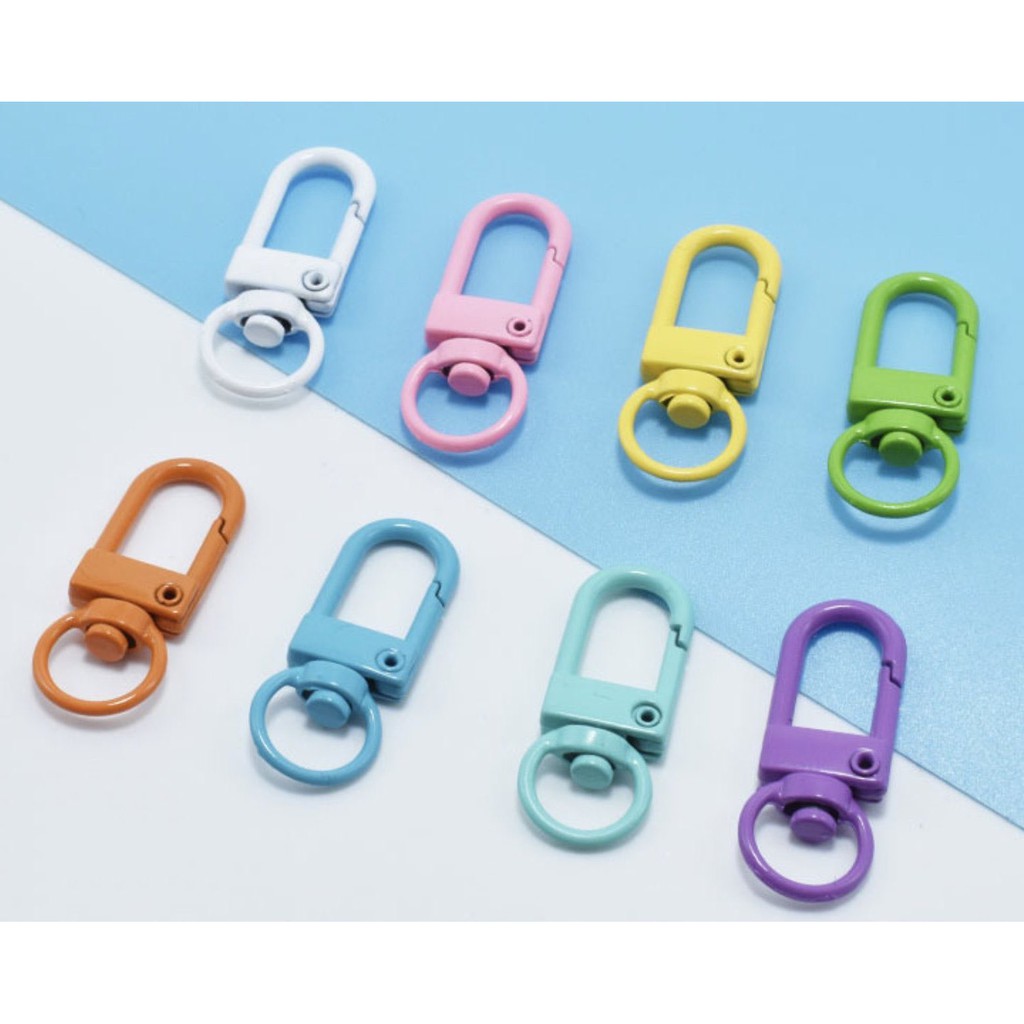 ภาพสินค้าพร้อมส่ง ตะขอก้ามปูตัวยูสแตนเลส ซื้อ10แถม1 เฉลี่ย 1.81/ชิ้น , ก้ามปู ห่วงพวงกุญแจ colorful จากร้าน kongplaystore บน Shopee ภาพที่ 1