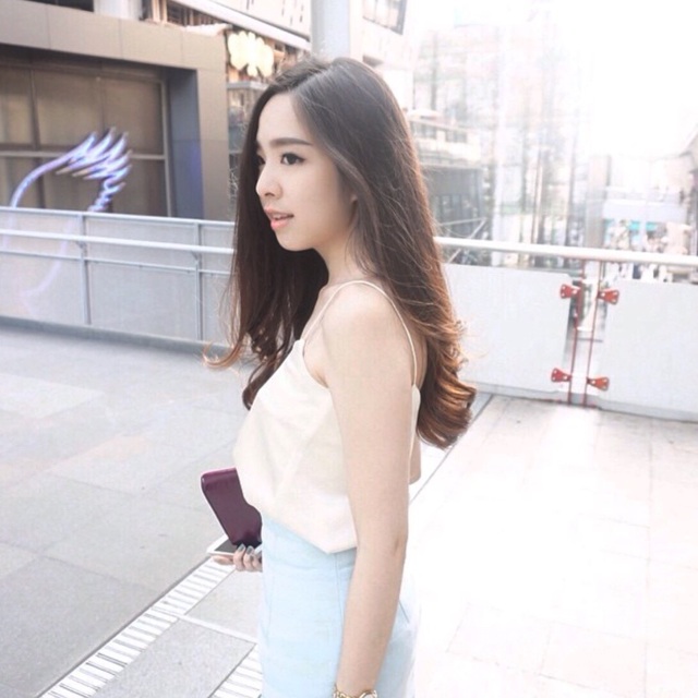 เสื้อสายเดี่ยว-สีขาว
