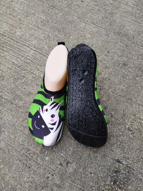 ภาพสินค้าพร้อมส่ง รองเท้าเดินชายหาดเด็ก Swimming​ ​shoes​ รองเท้าว่ายน้ำเด็ก​ รองเท้ากันลื่นเด็ก​ Aqua skin shoes for kids จากร้าน noodang2 บน Shopee ภาพที่ 6