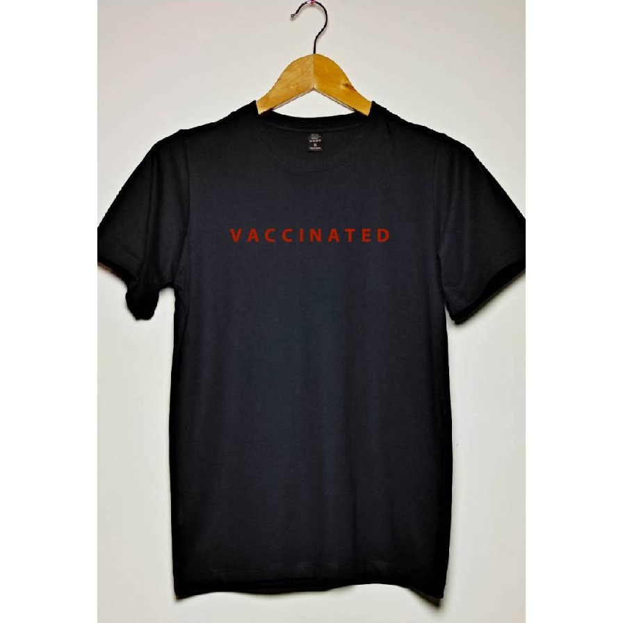 เสื้อยืด-vaccinated-ลายสีแดง-ฉีดวัคซีนแล้ว