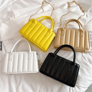 กระเป๋าแฟชั่นผู้หญิง สายโซ๋  กระเป๋าเกาหลี กระเป๋าจิ๋ว กระเป๋าสะพายมีสาย  มีสีให้เลือก (สีดำ/สีขาว) พร้อมส่ง!