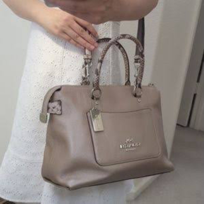 ผ่อน0-กระเป๋าสะพายข้าง-emma-satchel-coach-f38054-สีทอง-หนังแท้