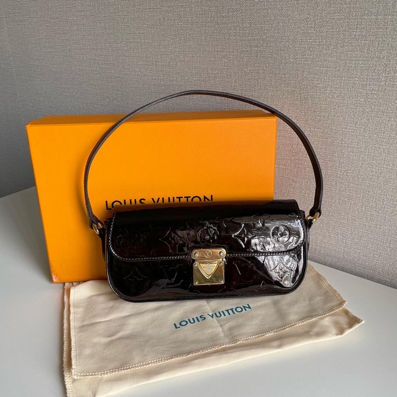 Malibu street leather handbag Louis Vuitton Beige in Leather - 27702878