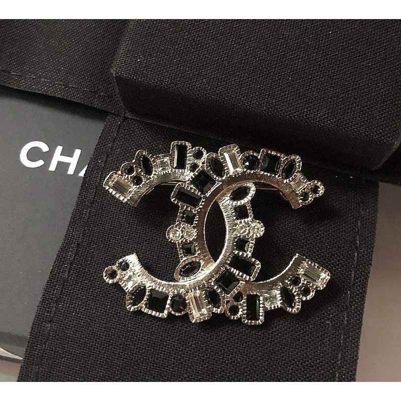 ภาพหน้าปกสินค้าBrand-new​ Chanel earrings Cristal full set price : 24,999