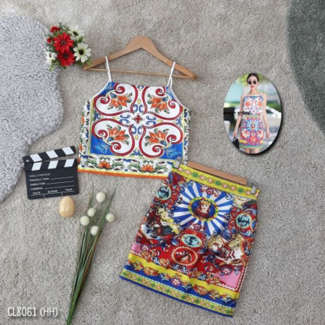 set-2-ชิ้น-เสื้อครอปสายเดี่ยวพิมพ์ลายรอบตัว-ดีไซด์วีหลัง-ใส่คู่กับกระโปรงทรงสอบพิมพ์ลายรอบตัว-งานซิปหลังเอวไม่สม้อค