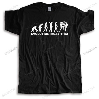 [S-5XL] เสื้อยืดแขนสั้น ผ้าฝ้าย พิมพ์ลาย Evolution Muay Thai สําหรับผู้ชาย