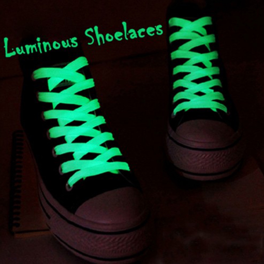ภาพหน้าปกสินค้าเชือกผูกรองเท้า แบบเรืองแสง 1คู่ จากร้าน hfqizhan.th บน Shopee