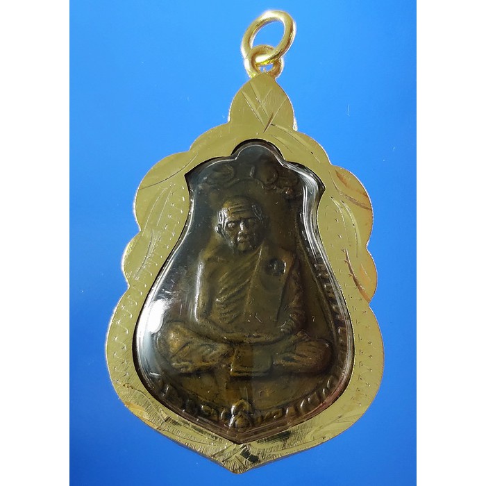 เหรียญเสมา-ที่ระลึกอายุครบ8รอบ-หลวงปู่ทิม-วัดละหารไร่-จ-ระยอง-ปี2518-เลี่ยมทองไมครอนอย่างดี