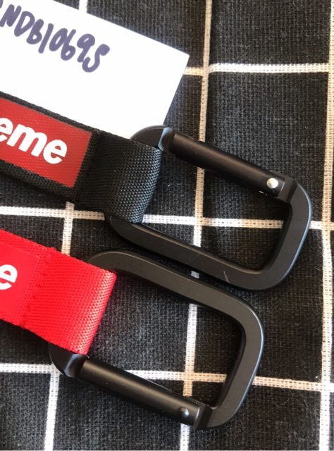 พวงกุญแจ-keychain-supreme-ดำ-แดง-red-black-พวงกุญแจห้อยกางเกง-1-เส้น-key-ring-key-chain