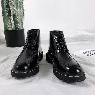 🔥Hot sale~ Martin boots ผู้ชายใหม่สไตล์เกาหลีรองเท้าอินเทรนด์สีดำอินเทรนด์กับพื้นรองเท้าหนา