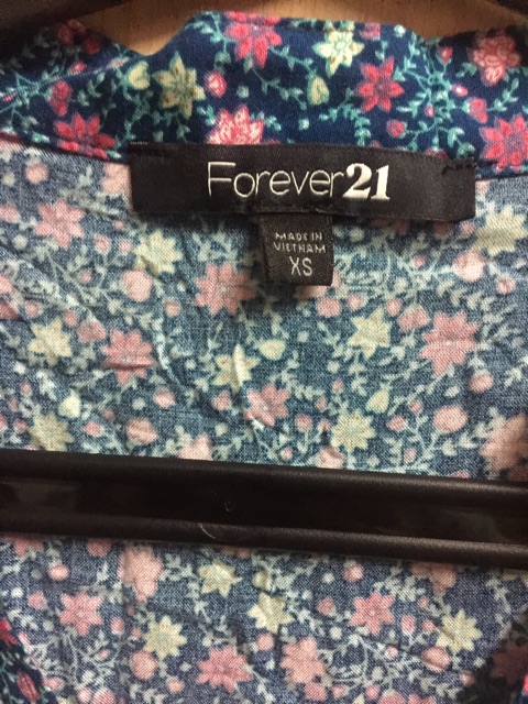 ของใหม่-พร้อมส่ง-เสื้อลายดอกลายวินเทจ-forever-21