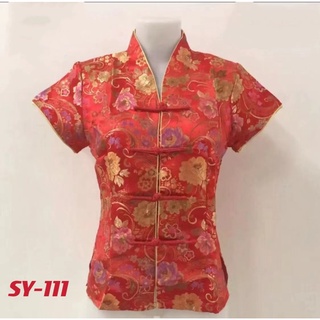 （มีสามแบบ）เสื้อสตรีคอจีนลายดอกเห้อสตรีคอจยดอกเหมย (S-3XL) สำหรับเทศกาลตรุษจีน