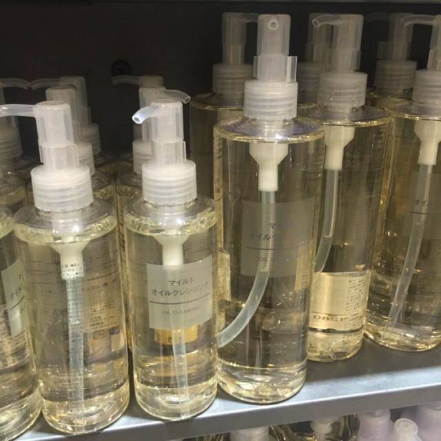 muji-100-cleansing-oil-น้ำมันล้างเครื่องสำอาง-มี-2-สูตร-ของแท้-จากช้อป