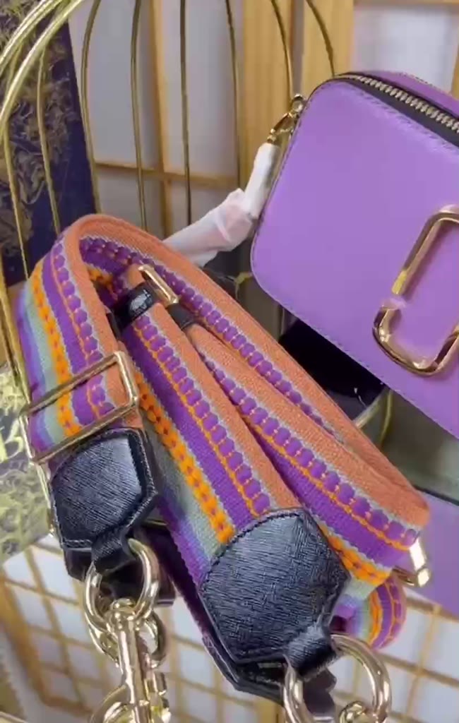 marc-jacobs-snapshot-the-colorblock-สี-ragel-orchid-กระเป๋าสะพายข้างสวยหรูมีสไตล์-สายเป็นผ้าถักปักอย่างดี