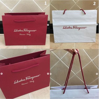 ถุงกระดาษ แบรนด์ Salvatore Ferragamo ใบใหญ่ ของแท้ สีขาว สีแดง สไตล์เรียบหรู สวยมาก สภาพใหม่  พร้อมสาว จาก shop