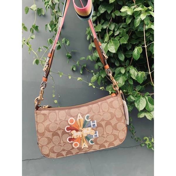 coach-jes-baguette-in-signature-canvas-with-coach-radial-rainbow-c6817