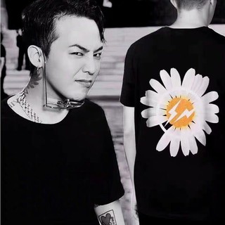 GD Peaceminusone เสื้อยืดแขนสั้นพิมพ์ลาย ท็อปส์สำหรับผู้หญิง G-DRAGON BIGBANG Little Daisies ใหม่เสื้อเบ เสื้อผู้ชายเท่ล