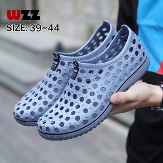 ภาพหน้าปกสินค้าWZZ Men\'s rubber ankle sandals Men\'s sandals Men\'s beach shoes Men\'s hole shoes casual shoes Breathable and non-slip[39-44]รองเท้าแตะข้อเท้ายางผู้ชายรองเท้าแตะผู้ชายรองเท้าชายหาดชายรองเท้ารูรองเท้าระบายอากาศและลื่น ซึ่งคุณอาจชอบราคาและรีวิวของสินค้านี้