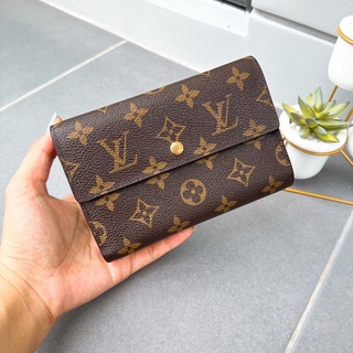 LV ใบกลาง มือสองของแท้💯ค่ะ (รบกวนทั่กแชทก่อนสั่งค่ะ)