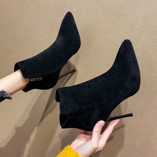 สินค้า 💥Hot Sale👠 รองเท้าบูทหุ้มข้อผู้หญิงรองเท้าส้นสูง 2020 ฤดูหนาวบวกกำมะหยี่ส้นเล็กบางรองเท้าบูทกลางส้นหนังนิ่มรองเท้าบูทม