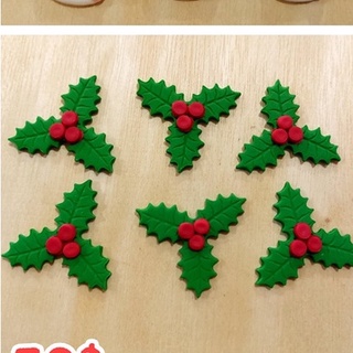 น้ำตาลรูปใบไม้  คริสมาส ใบฮอลี่ 6ชิ้น น้ำตาลปั้น ของตกแต่งเค้กวันคริสมาส Christmas cake topper น้ำตาลแต่งหน้าเค้ก