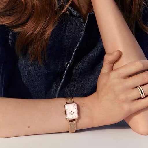 ภาพหน้าปกสินค้าใหม่  DW- Quadro Pressed Melrose ขนาด20x26mm นาฬิกาข้อมือหญิงDW สไตล์หรูหรา มี4แบบให้เลือก จากร้าน coco_2020 บน Shopee