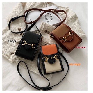 กระเป๋าสะพายข้าง Crossbody สไตล์ Minimal