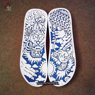 รองเท้าแกะลาย | ลายปีศาจ-มังกร | ช้างดาว ของแท้ | Handmade | (Pre-พรีออเดอร์)