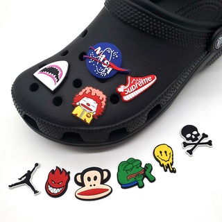 ภาพขนาดย่อของภาพหน้าปกสินค้าJibbitz รองเท้าสไตล์ใหม่ออกแบบตลกสําหรับ Crocs Clogs และถุง จากร้าน fantacystory.th บน Shopee ภาพที่ 3