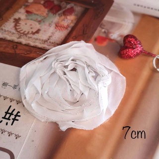 1 ชิ้น ดอกไม้ ตกแต่ง ดอกไม้ผ้า สีขาวเหลือบ ติดเพชร ขนาด 7cm ใช้สำหรับตกแต่งชิ้นงานให้น่ารักมากขึ้น จำนวน 1