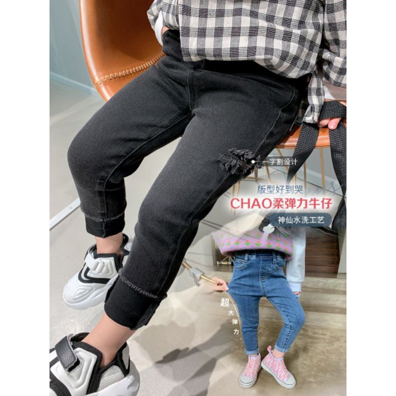 ภาพหน้าปกสินค้ากางเกงยีนส์เด็กขาเดฟ ยืดได้ใส่สบาย มีดีเทลที่ไม่เหมือนใครต้องรอยขาดด้านข้างมี 2 สี : สียีนส์,สีดำ