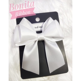 [HM027] โบว์ติดผมผ้าซาตินสีขาวล้วน เหมาะสำหรับนักเรียน เรียบร้อย แบบสวยๆ จาก  collection Bonita Signature