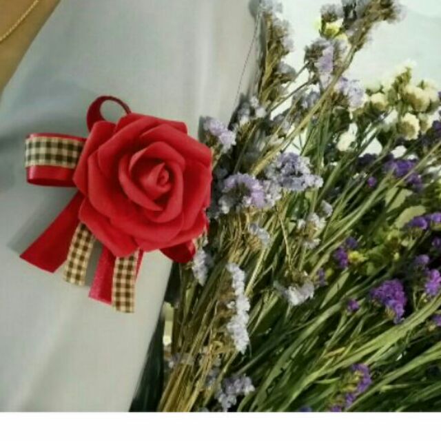 ช่อดอกไม้-ปัจฉิม-เข็มกลัดติดเสื้อ-กุหลาบแดง-งานแต่งงาน-ที่ติดเสื้อ-เข็มกลัดกุหลาบ-ดอกไม้ติดเสื้อ-ของแจกที่ระลึก
