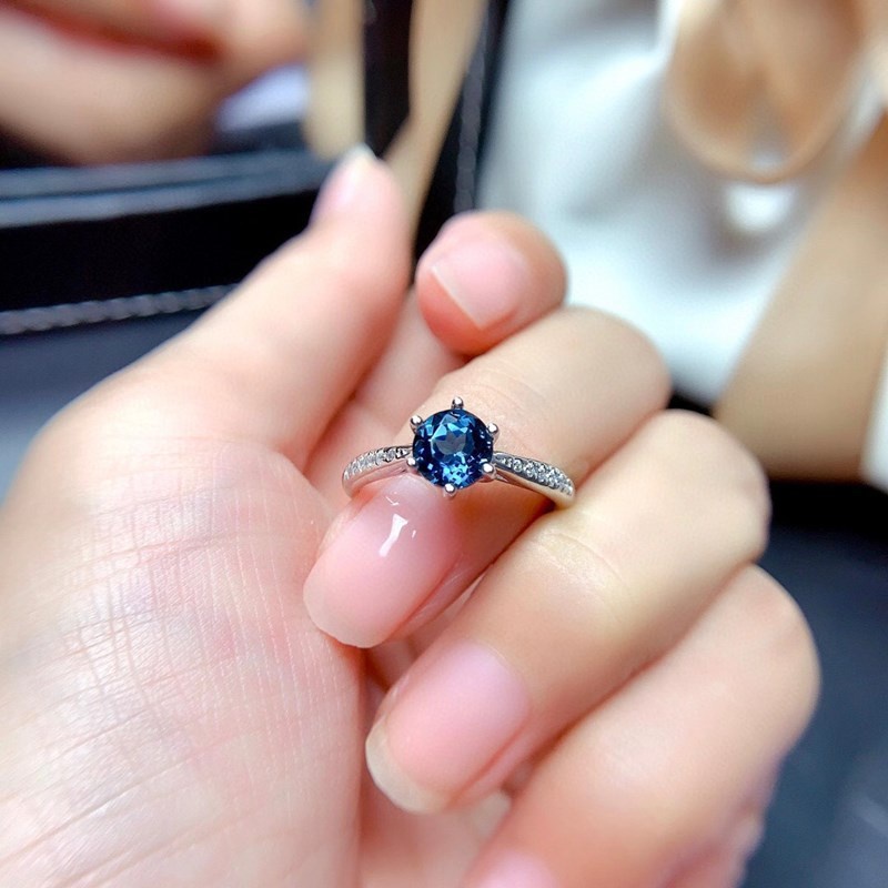 แหวนเงิน-แหวนเงินแท้-แหวนบุษราคัม-บุษราคัมแท้-blue-topaz-ring-semi-precious-stones