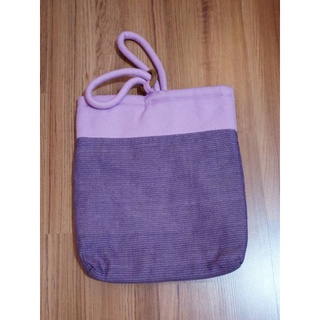 กระเป๋า สีม่วงทูโทน ลายผ้าไทย ด้านในบุอย่างดี วัสดุ ผ้าฝ้าย _ขนาด กว้าง 11 สูง 12 ลึก 1.5 นิ้ว
