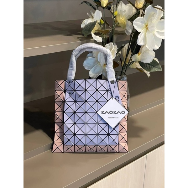 baobao-issey-miyake-prism-kangaroo-tote-bag