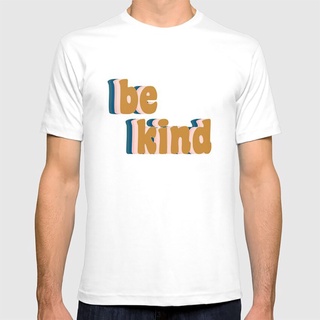 เสื้อยืดสีขาวเสื้อยืด ผ้าฝ้าย พิมพ์ลายตัวอักษร Be Kind Fun Retro 70s 80s สีเหลือง สีฟ้า สไตล์เรโทร