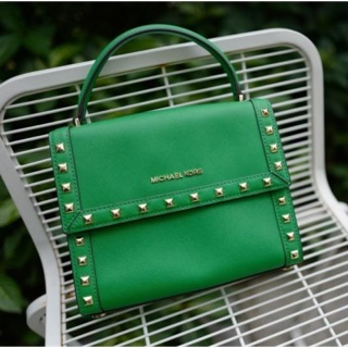 กระเป๋า Michael Kors Dillon Stud Medium Messenger Leather สีเขียว หมุดเงิน