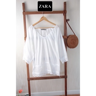 ZARA x cotton x L คอวี ขาวล้วน แต่งระบายลูกไม้ อก44 ยาว 28 ฉลุปักแขน ใหม่ code: 1576