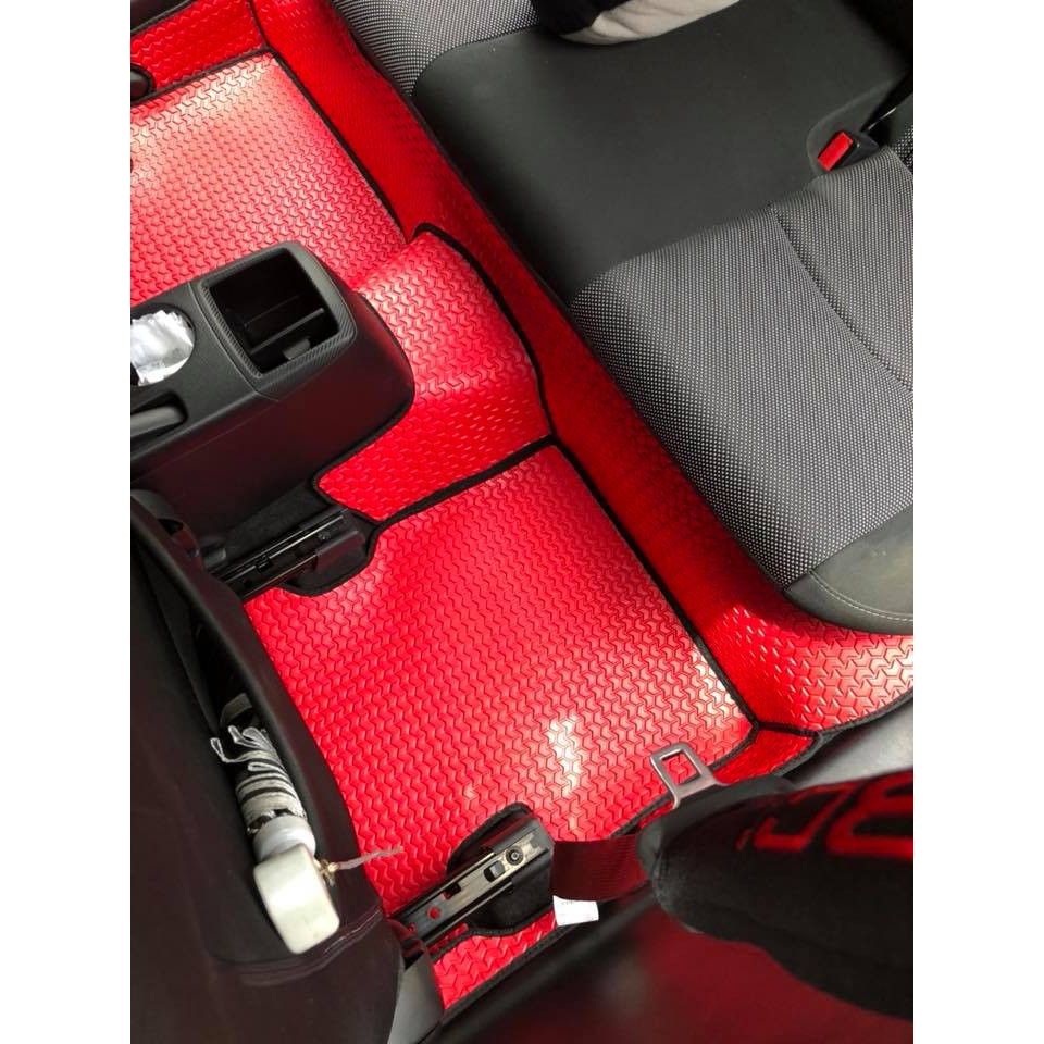ภาพหน้าปกสินค้าผ้ายาง-พรมกระดุม มาสด้า Mazda 2	2015-2020 ลายธนู / กระดุม / ตาราง 750 เลือกสีพรมสีขอบแจ้งใน INBOX ค่ะ จากร้าน cinamonrol บน Shopee