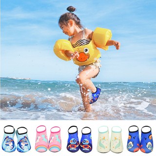 ภาพหน้าปกสินค้ารองเท้าเด็ก รองเท้าเดินชายหาดเด็ก ที่เกี่ยวข้อง