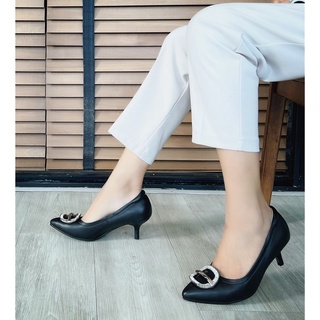 ภาพหน้าปกสินค้ารองเท้าหนังแกะ ICONIQ รุ่น Heidi 2.2\" with Crystal in Black ที่เกี่ยวข้อง