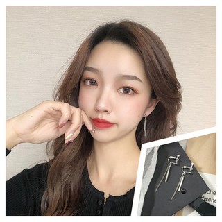 ภาพหน้าปกสินค้าEarclip Earrings Ear Clip ต่างหูหนีบแนวสตรีท ใส่แล้วเท่ เก๋ ที่เกี่ยวข้อง