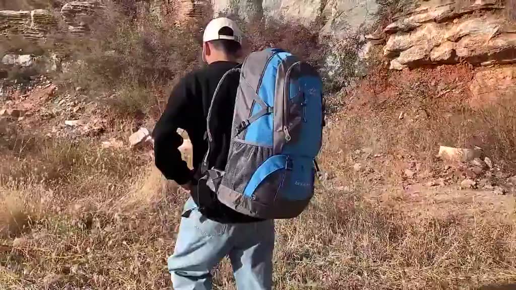 กระเป๋าเป้สะพายหลังเดินป่า-60-l-กันน้ำ-waterproof-outdoor-rucksack-sports-ของแท้