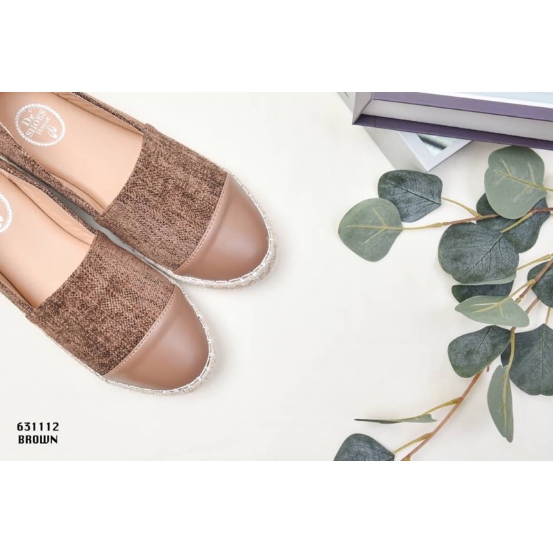 ภาพหน้าปกสินค้าslip on รองเท้าลำลองพื้นนิ่มDeshoe Fashion จากร้าน jommalkeng บน Shopee